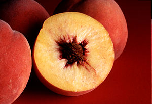 300px-Autumn_Red_peaches